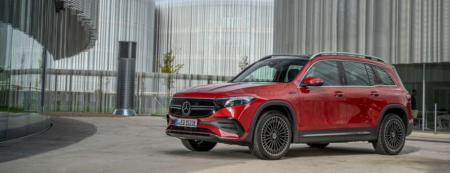 mercedes eqb rossa