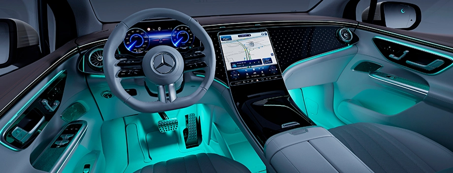Mercedes EQS SUV interni tecnologia