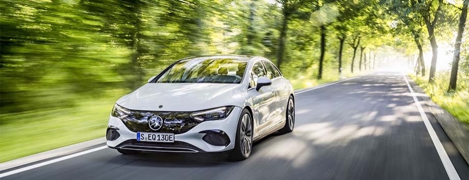 nuova mercedes eqe header