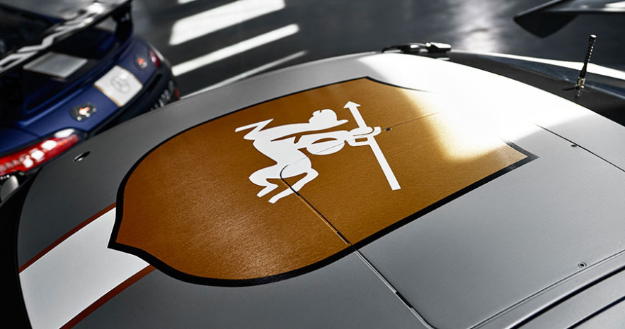 GT4 AMG simbolo trivellato